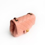 香奈儿 Classic Flap 系列菱格纹牛皮口盖包（金球款）